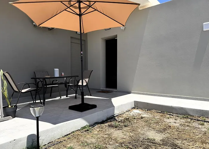 فيلة Date Palm Kremastí